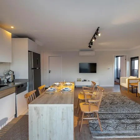 Lagun Castle Hotel&spa * Γιάλοβα